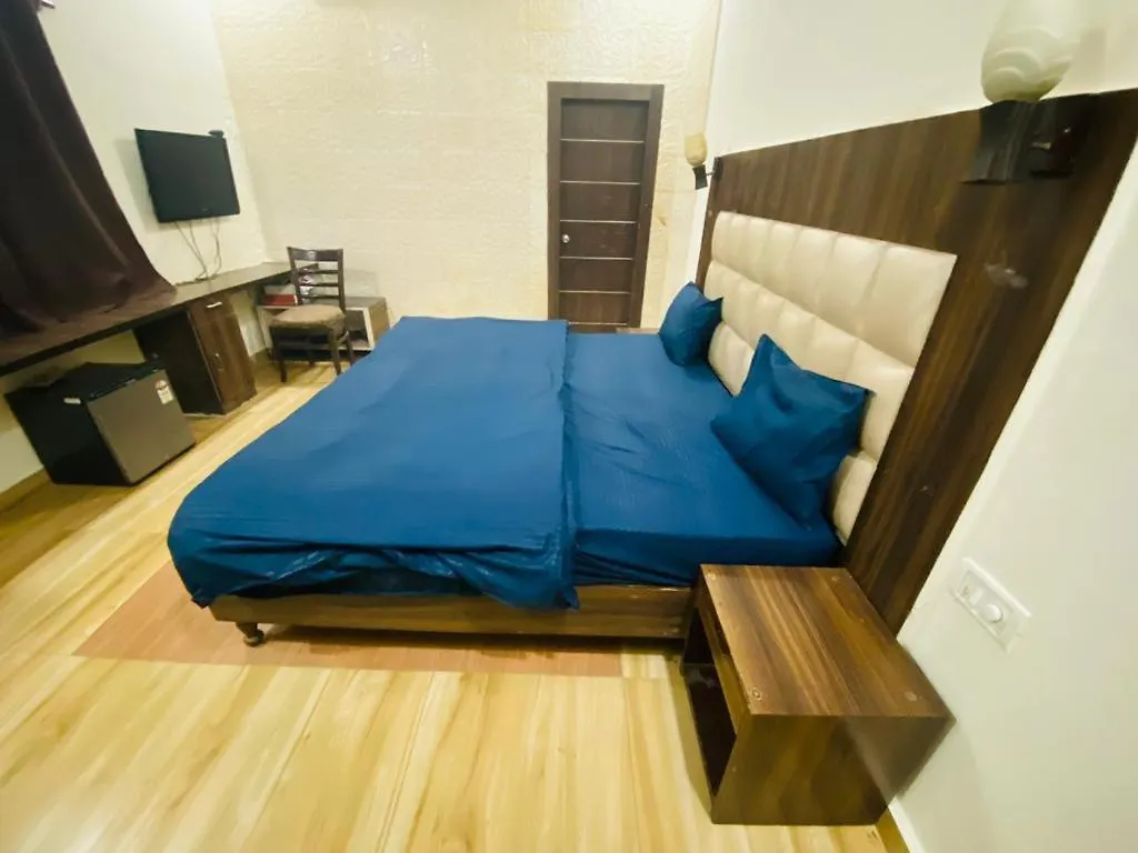 Hotel Star Fortune - Affordable Family Rooms Tajganj 0*,  India