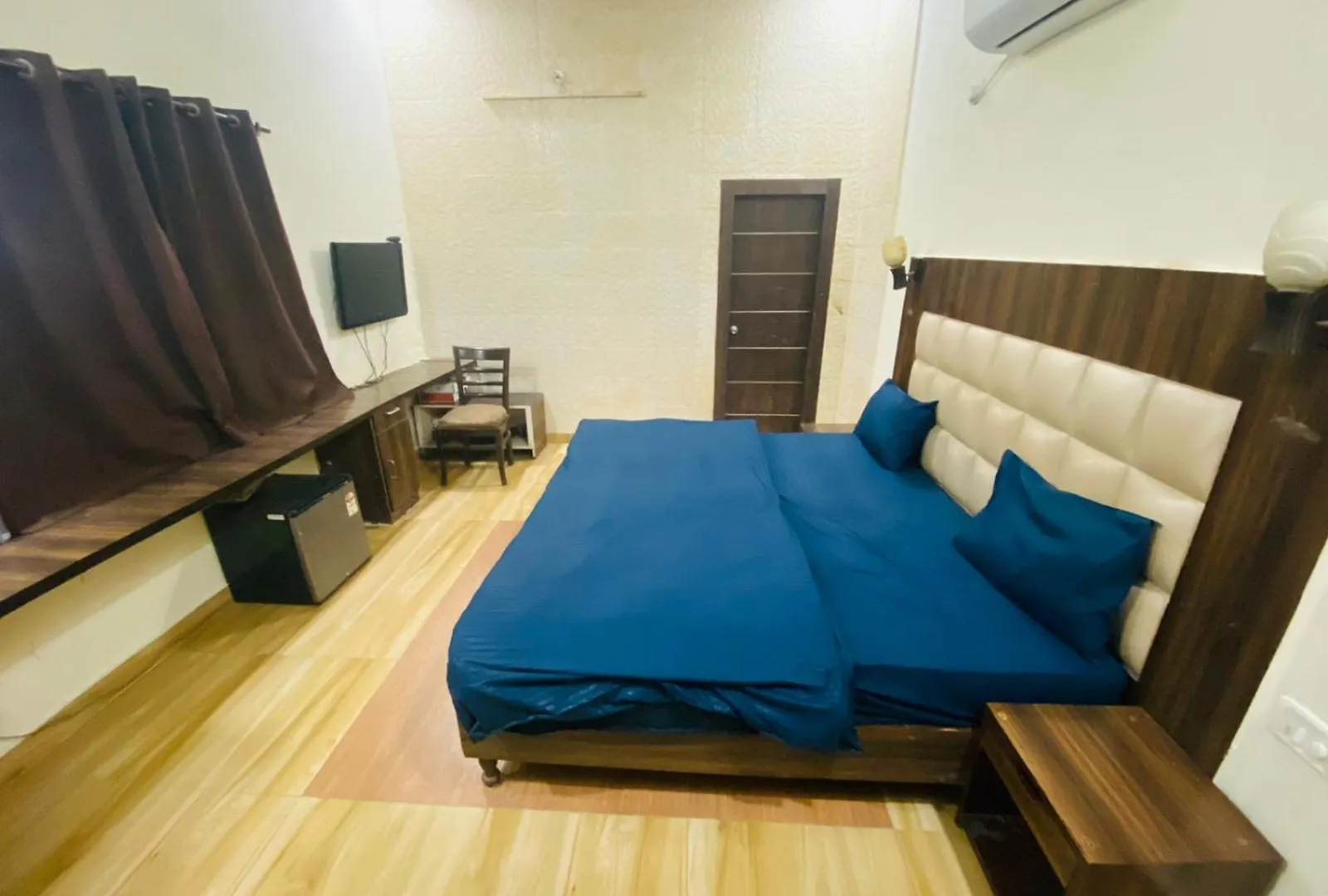 Homestay Hotel Star Fortune - Affordable Family Rooms Tajganj